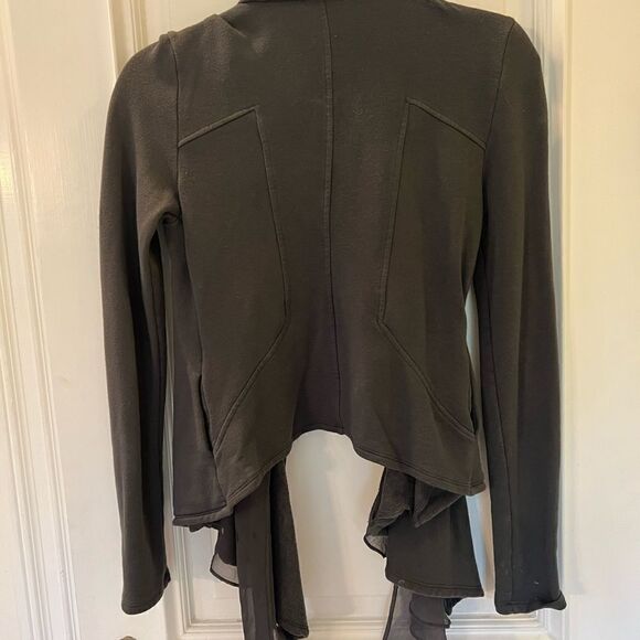 Sweater, jacket with zipper and ruffle - Picture 3 of 3